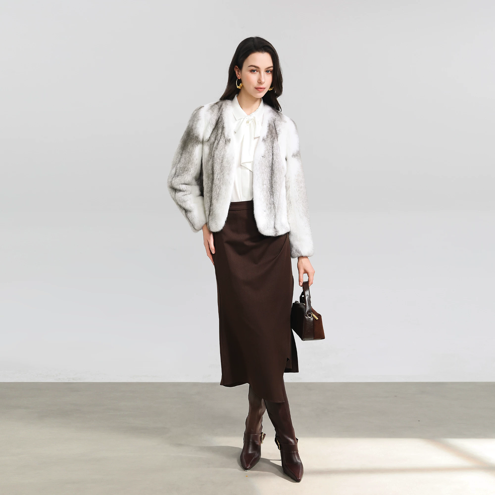 Copenhagen mink silver cross mink V-neck coat: simple, elegant, and sophisticated