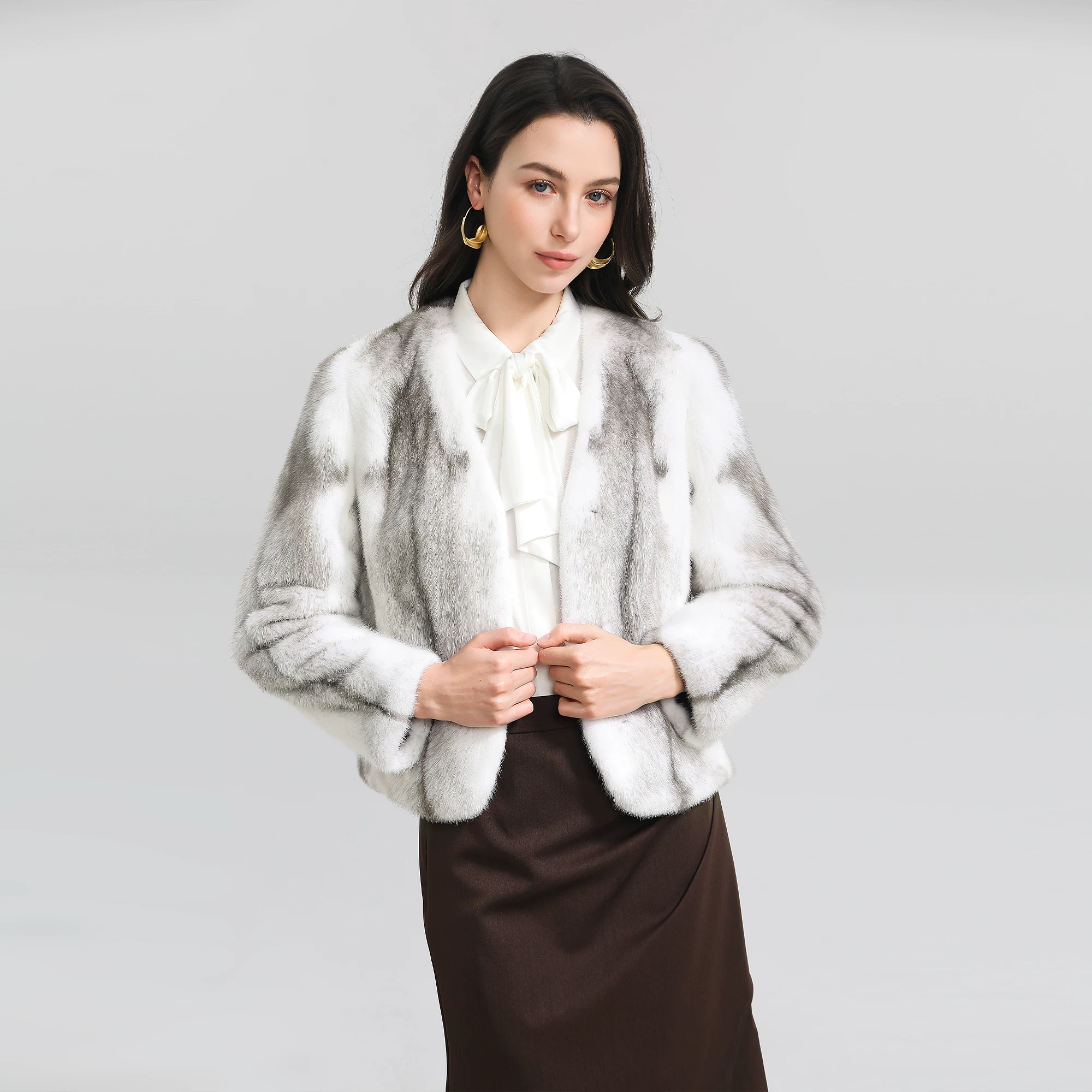 Copenhagen mink silver cross mink V-neck coat: simple, elegant, and sophisticated